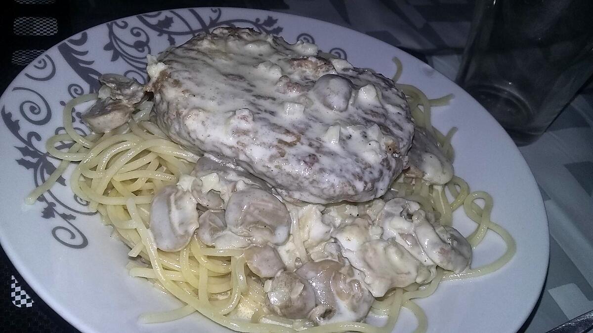 recette Steak haché sauce au chèvre et champignons