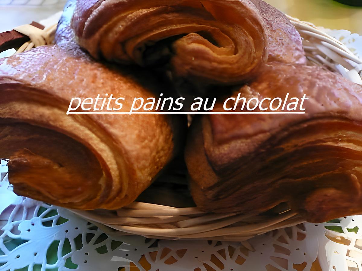 recette PETITS PAINS AUX  CHOCOLATS