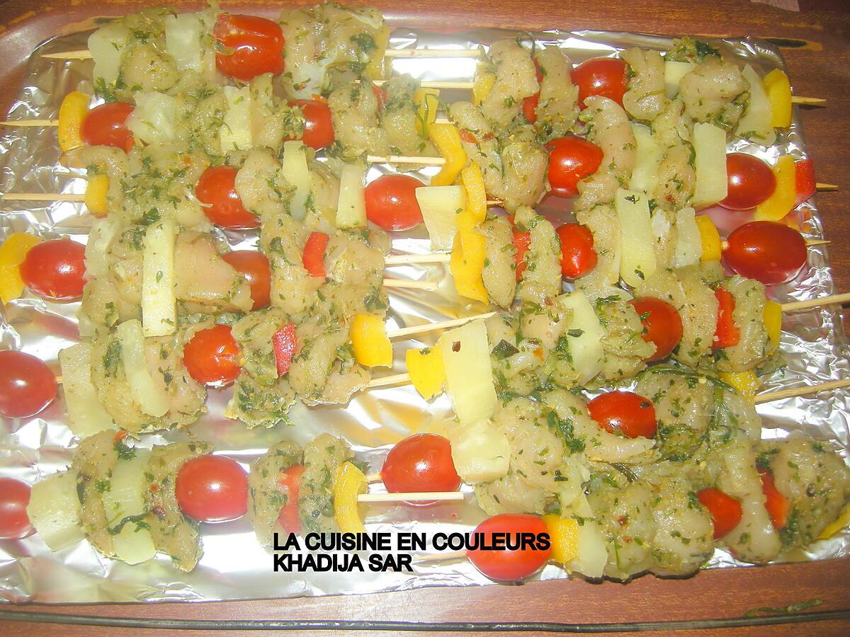 recette Brochettes de poulet,poivrons,ananas,tomates cerises