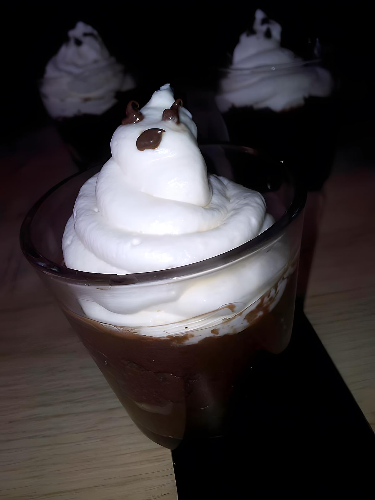 recette Mousse au chocolat au lait d'hallowen avec sa chantilly fantôme