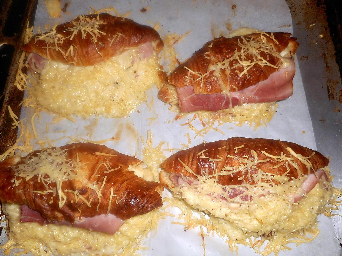 recette Croissants garnis jambon,béchamel,émmental