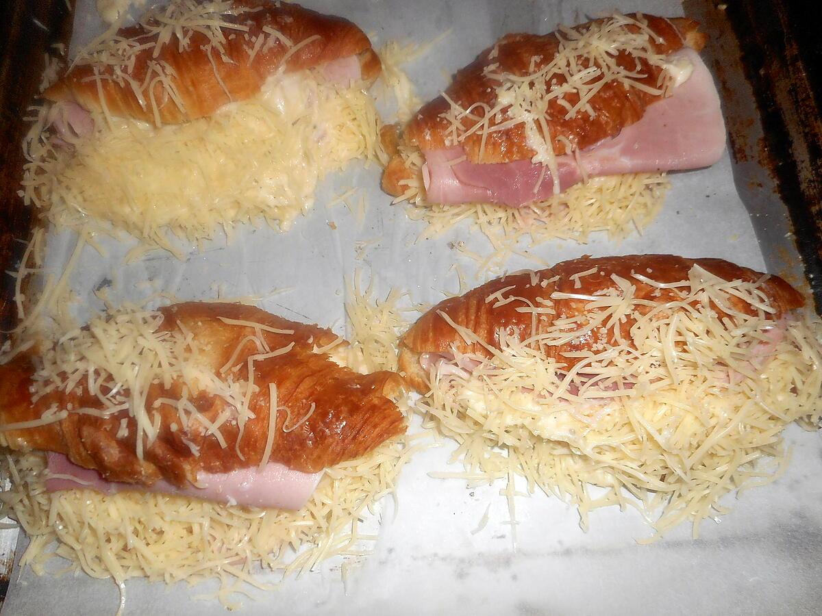 recette Croissants garnis jambon,béchamel,émmental