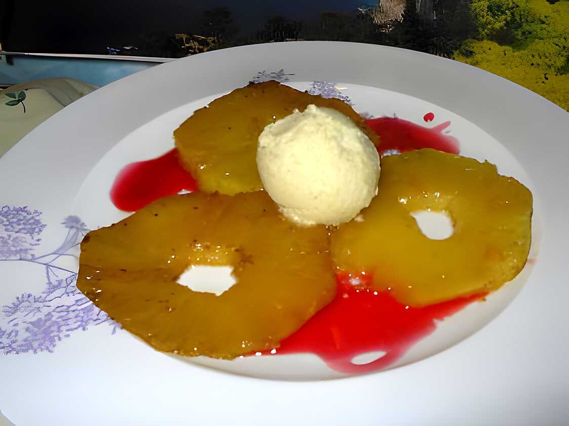 Recette d'Ananas flambée et coulis de fruits rouge