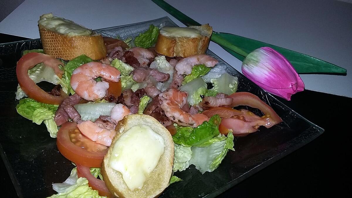 recette Salade a la crevettes lardons et aux croûtons de chevre et miel