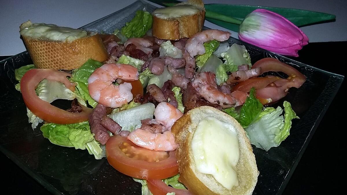 recette Salade a la crevettes lardons et aux croûtons de chevre et miel