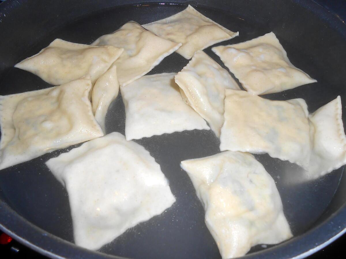 recette RAVIOLI (TORTELLI) AUX BLETTES SAUVAGES ET BEURRE DE SAUGE