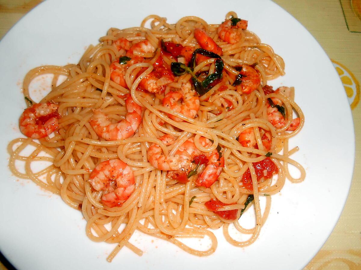 recette SPAGHETTI AUX CREVETTES ROSES AIL ET PEPERONCINO