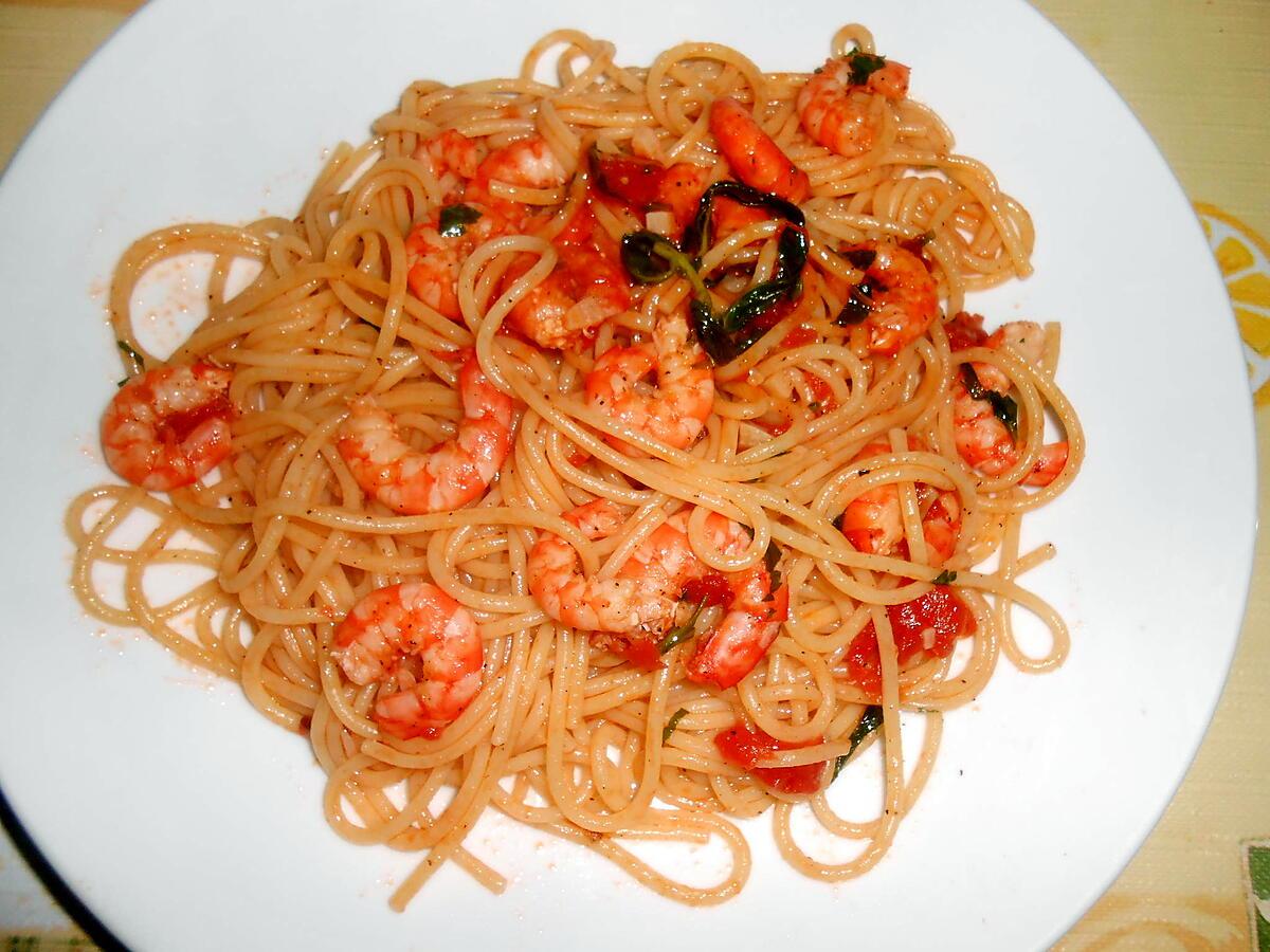 recette SPAGHETTI AUX CREVETTES ROSES AIL ET PEPERONCINO