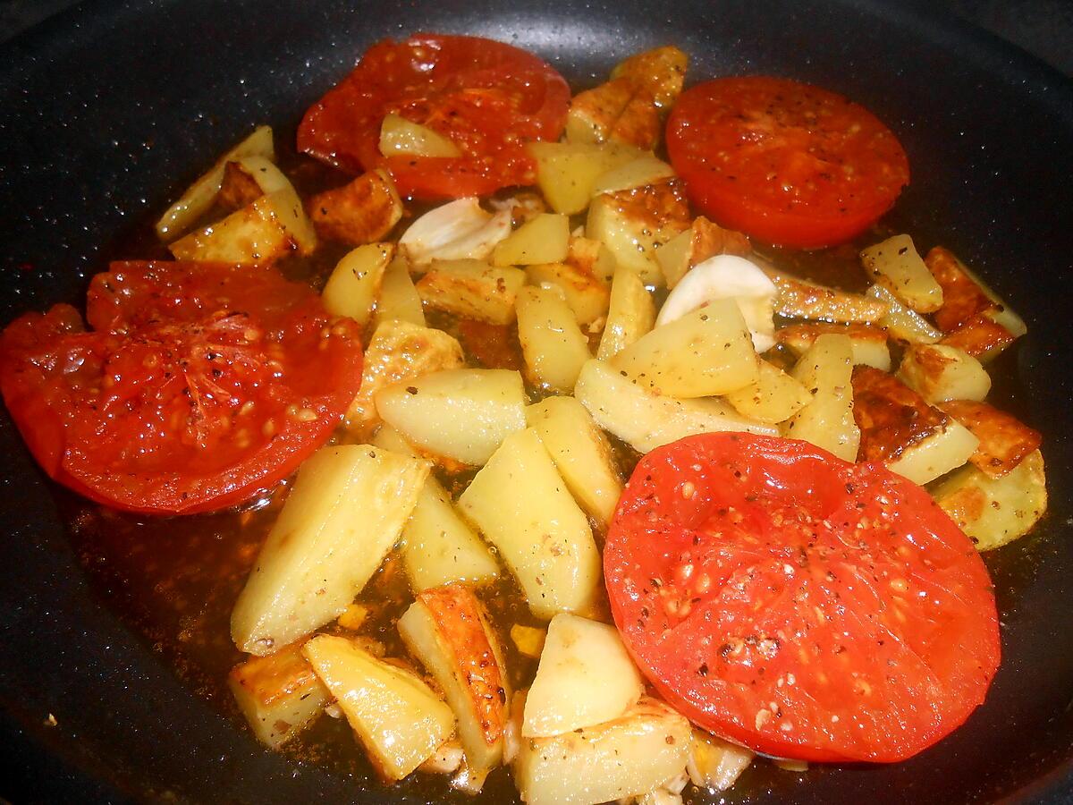 recette POELEE DE TOMATES POMMES DE TERRE AUX OEUFS