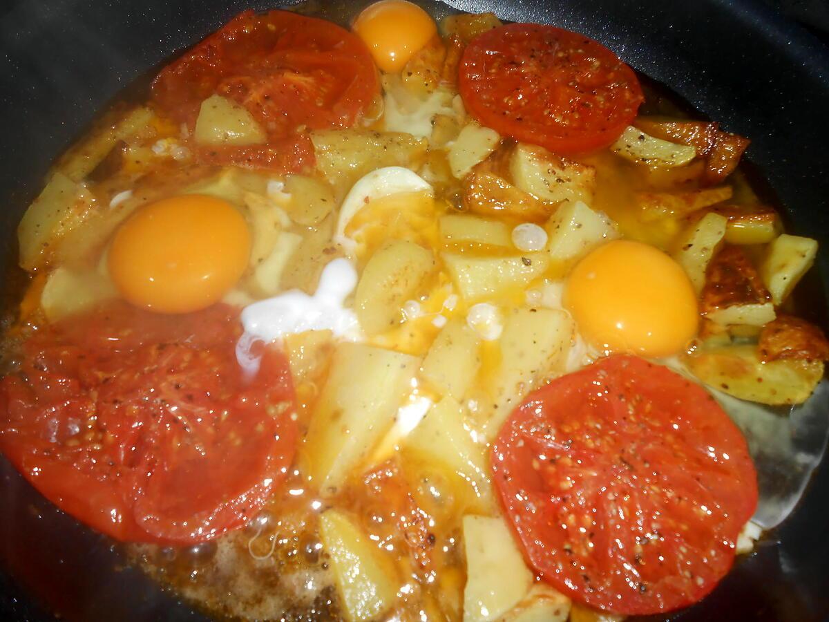 recette POELEE DE TOMATES POMMES DE TERRE AUX OEUFS