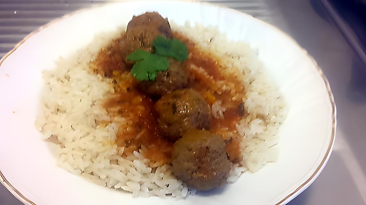 recette RIZ ET SES BOULETTE EN SAUCE