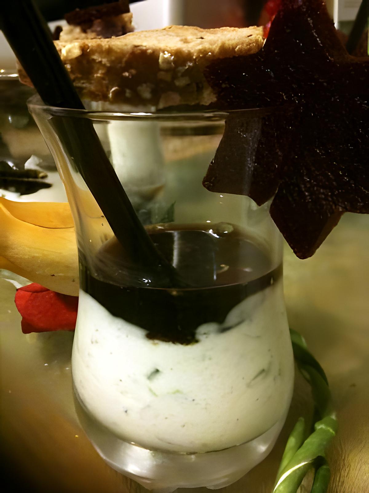 recette VERRINE  AU  CHEVRE  ET  SON  ETOILE  DE  BETTERAVE