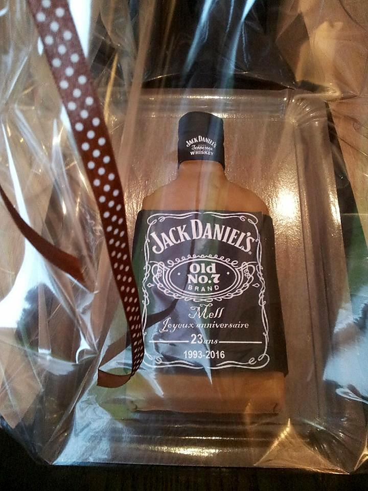 recette Gâteau d'anniversaire:Bouteille de whisky jack daniel's