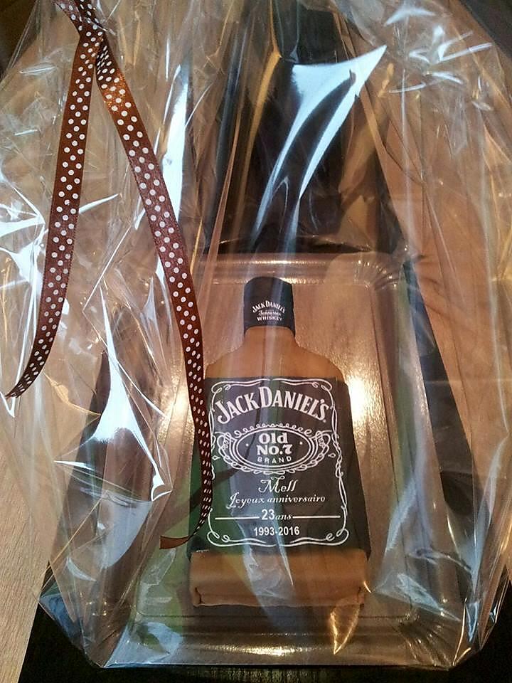 recette Gâteau d'anniversaire:Bouteille de whisky jack daniel's