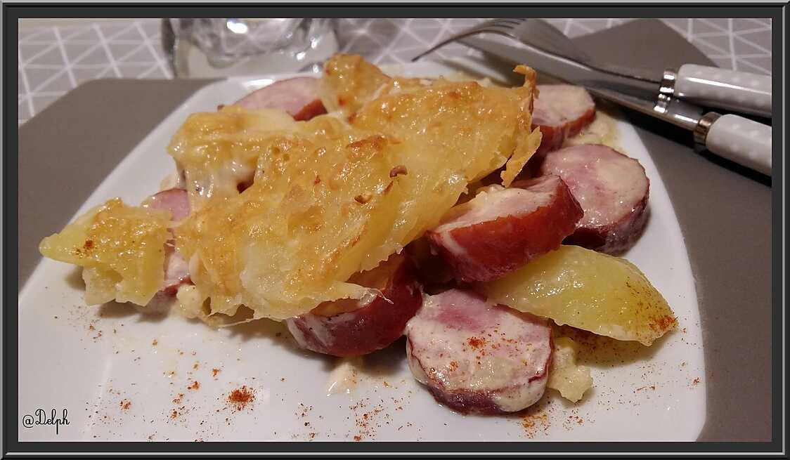 Recette de Gratin de pommes de terre à la saucisse fumée