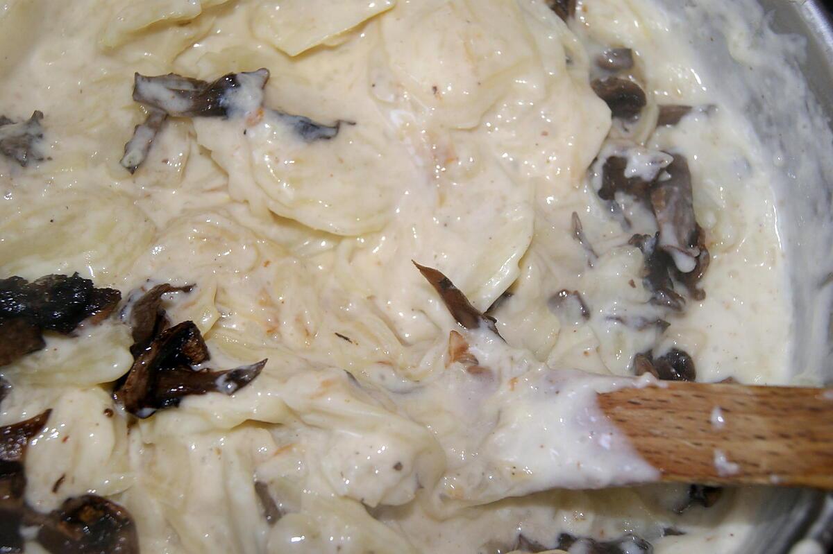 recette Gratin Dauphinois aux oignons et champignons.