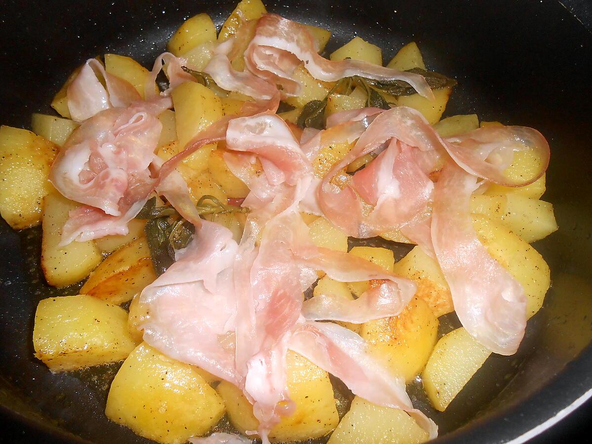 recette POELEE DE POMMES DE TERRE PANCETTA ET OEUFS