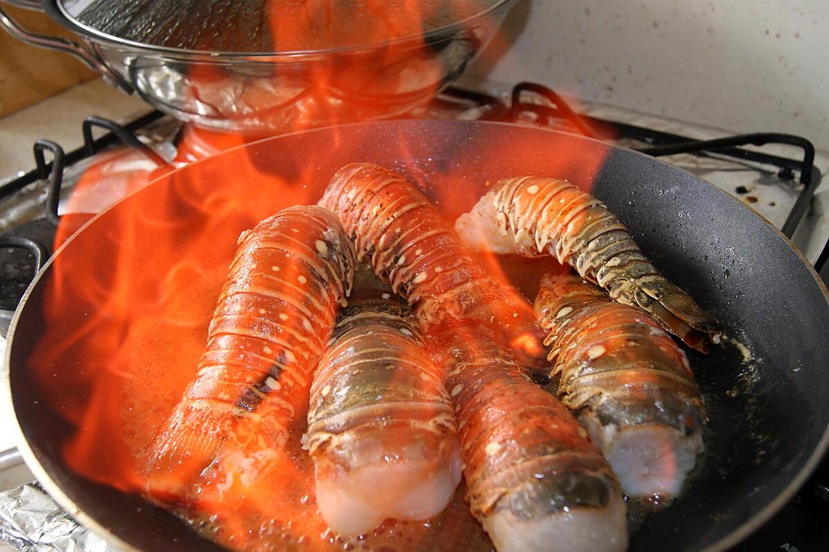 recette Queues de langouste à l'armoricaine