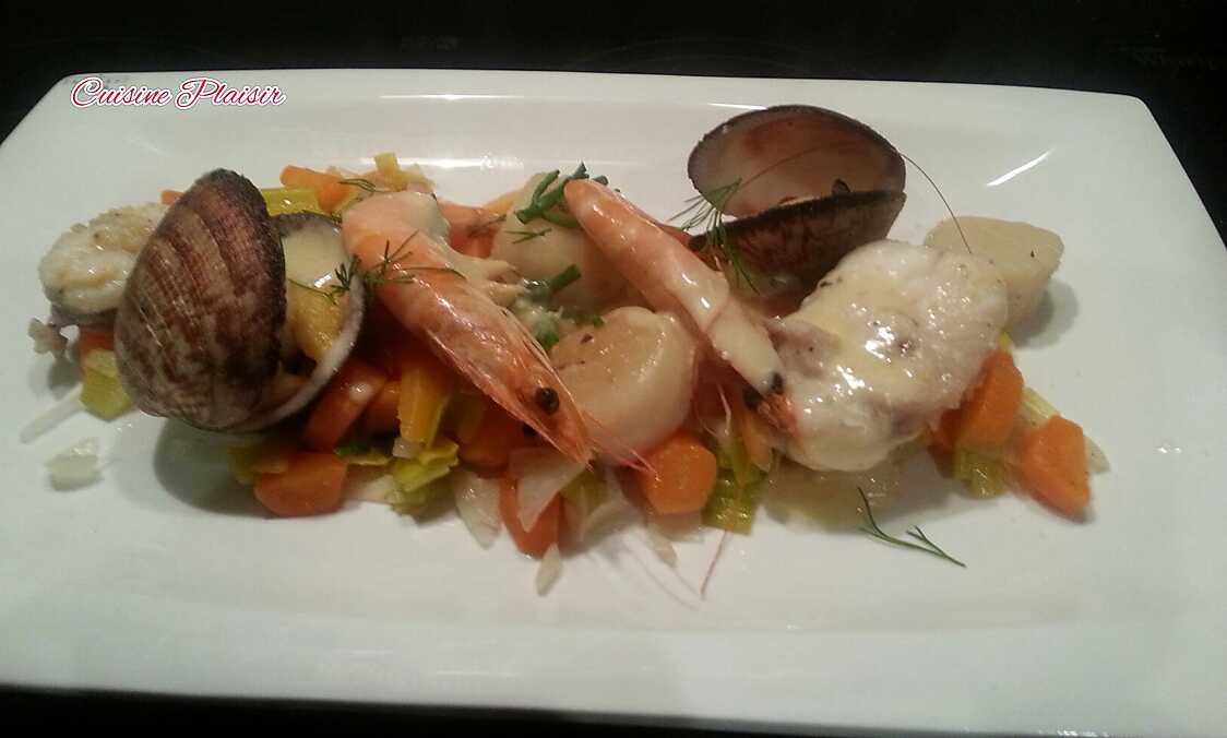 Recette de Queue de Lotte et fruits de mer sur lit de légumes, façon