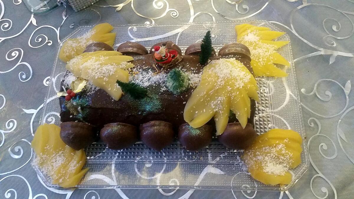 recette Bûche de fête à la compotée de mangue au rhum