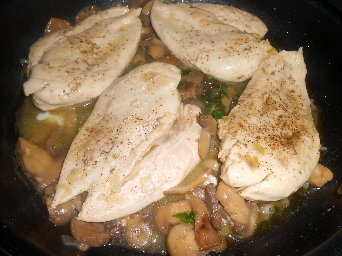 recette ESCALOPES DE POULET SAUCE FOIE GRAS ET CHAMPIGNONS