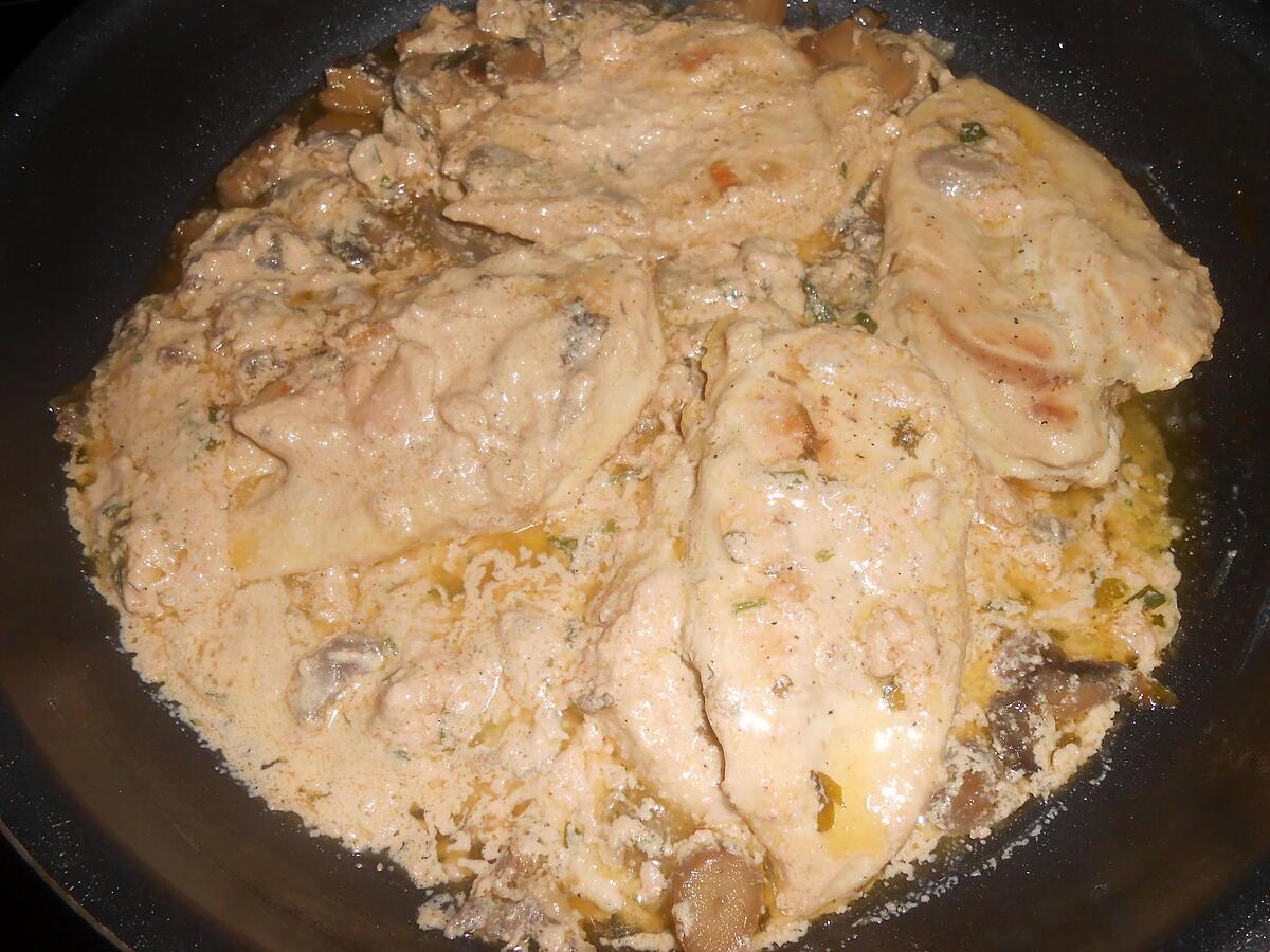 recette ESCALOPES DE POULET SAUCE FOIE GRAS ET CHAMPIGNONS