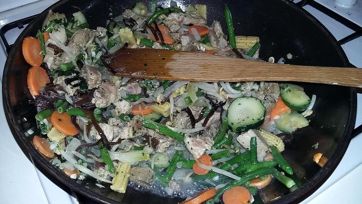 recette Wok de nouilles au porc et aux légumes