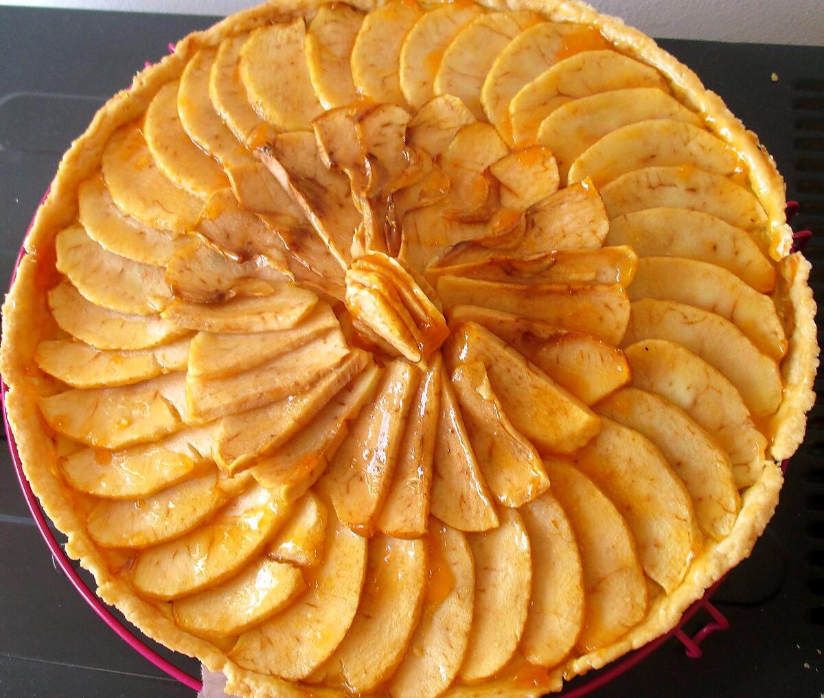 recette TARTE AUX POMMES A LA CREME PATISSIERE