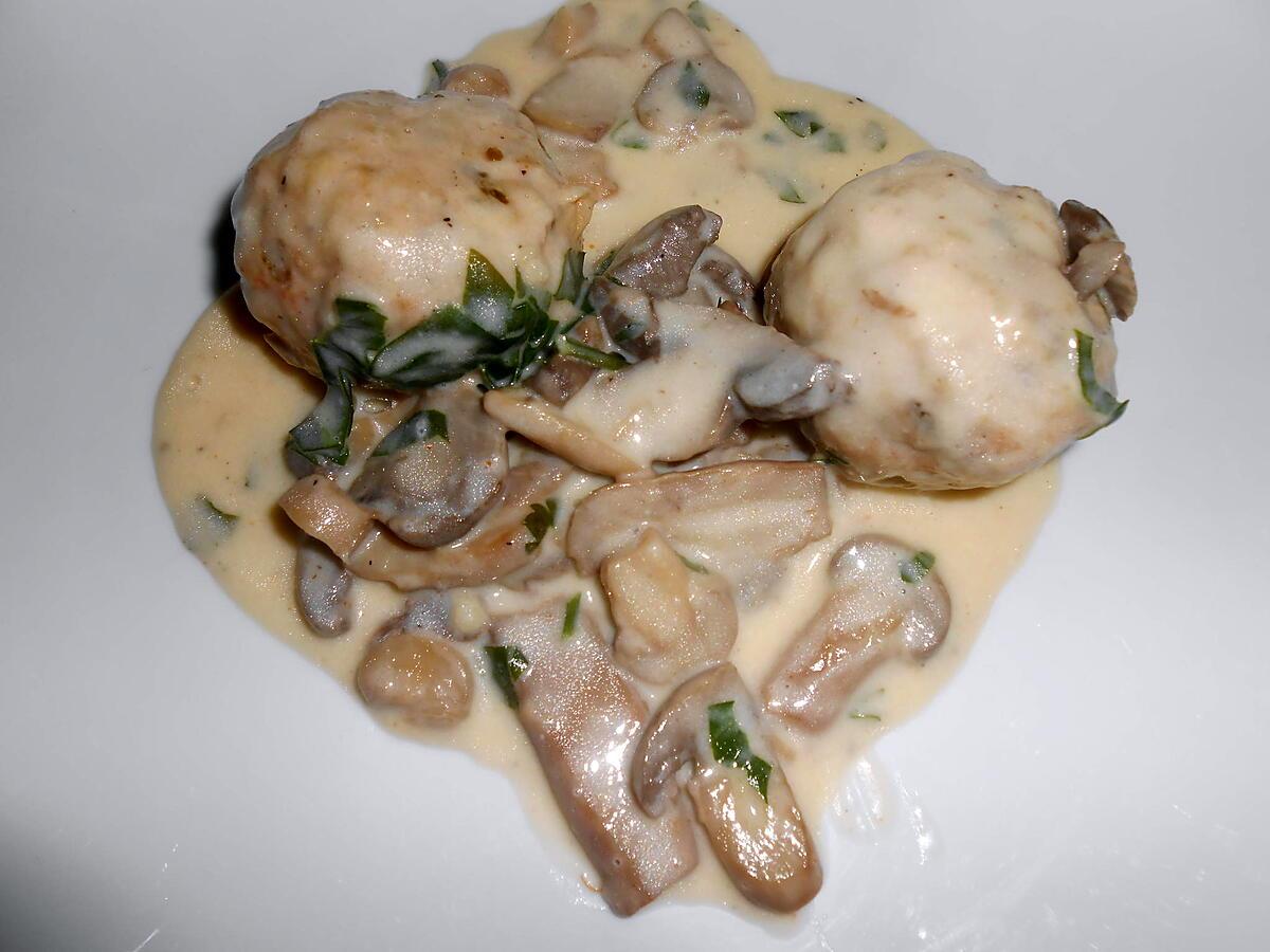 recette BOULETTES DE POULET SAUCE CREME CHAMPIGNONS