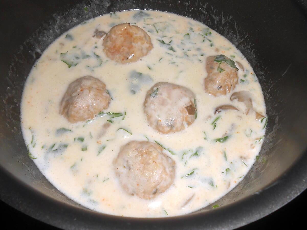 recette BOULETTES DE POULET SAUCE CREME CHAMPIGNONS