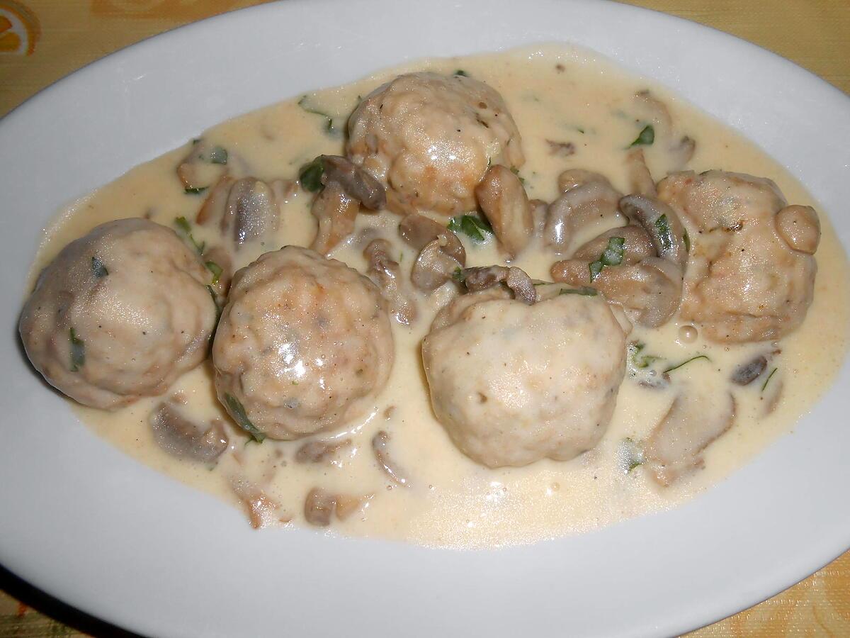 recette BOULETTES DE POULET SAUCE CREME CHAMPIGNONS