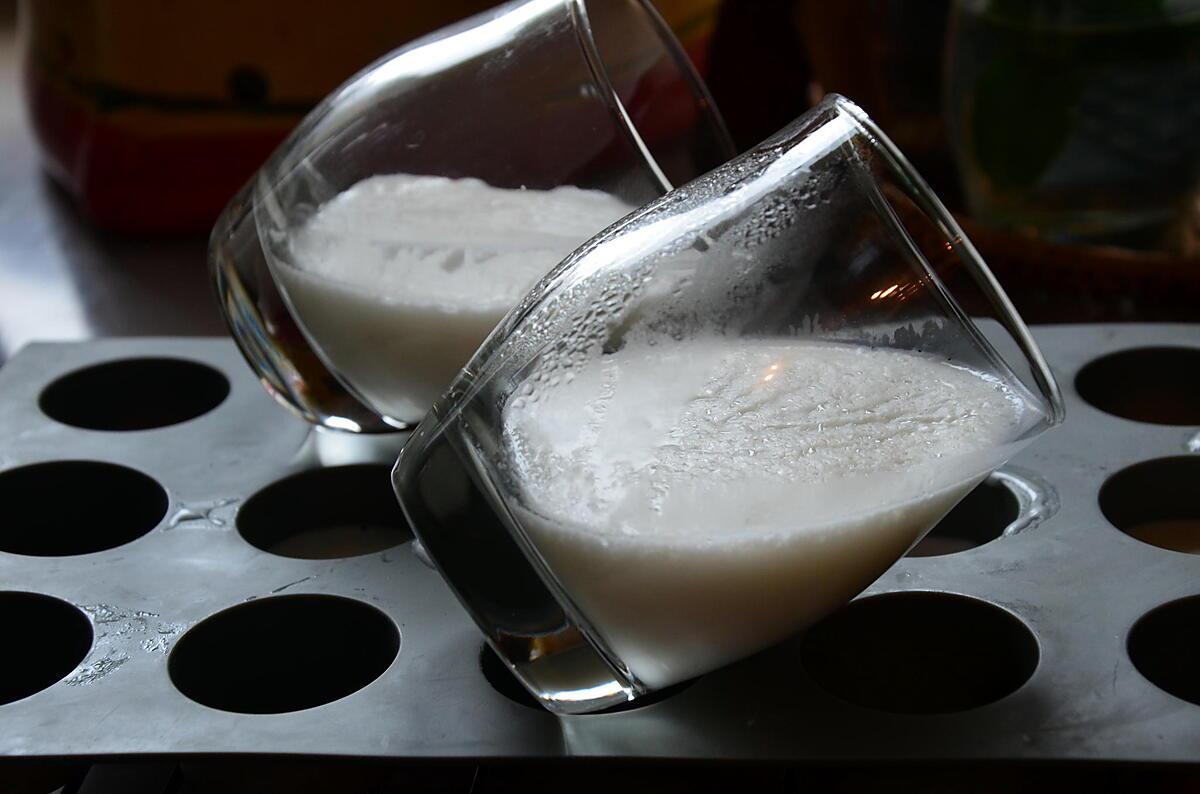 recette PANACOTTA CREME DE COCO ET COULIS DE MANGUE POUR NOUVEL AN CHINOIS