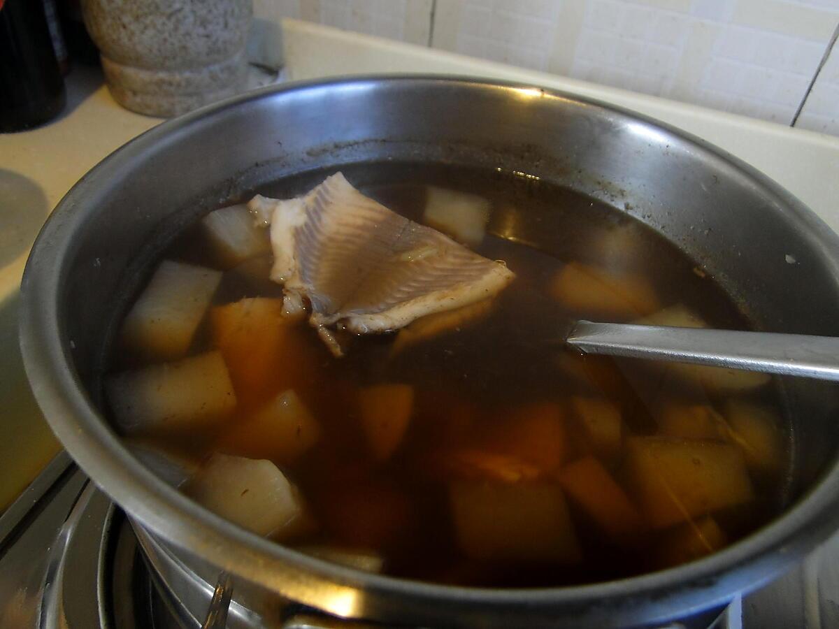 recette Poisson poché dans un consommé de daikon