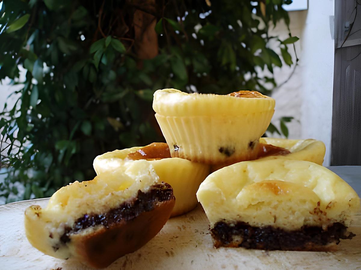 recette Minis cakes au fromage blanc & fleur d'oranger sur lit de pépites au chocolat