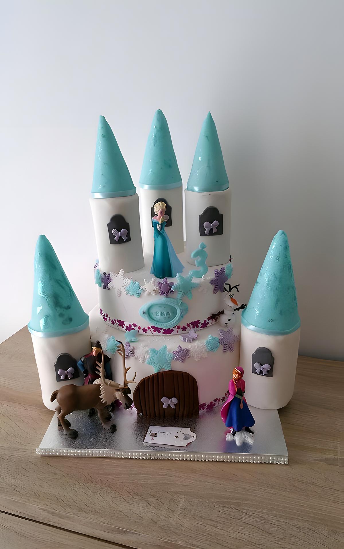 recette Gâteau d'anniversaire:Le château de la reine des neiges et ses amies