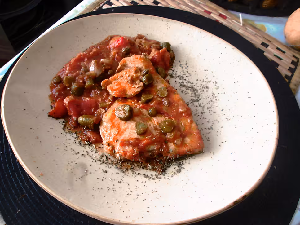 recette assiette de thon tomates cornichons capres et conserves de thon