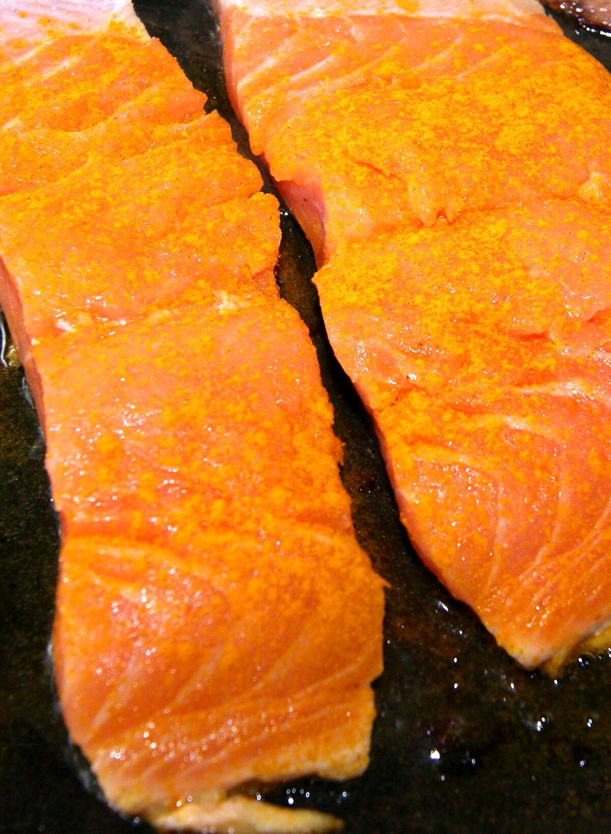 recette Pavés de saumon au lard fumé et curcuma