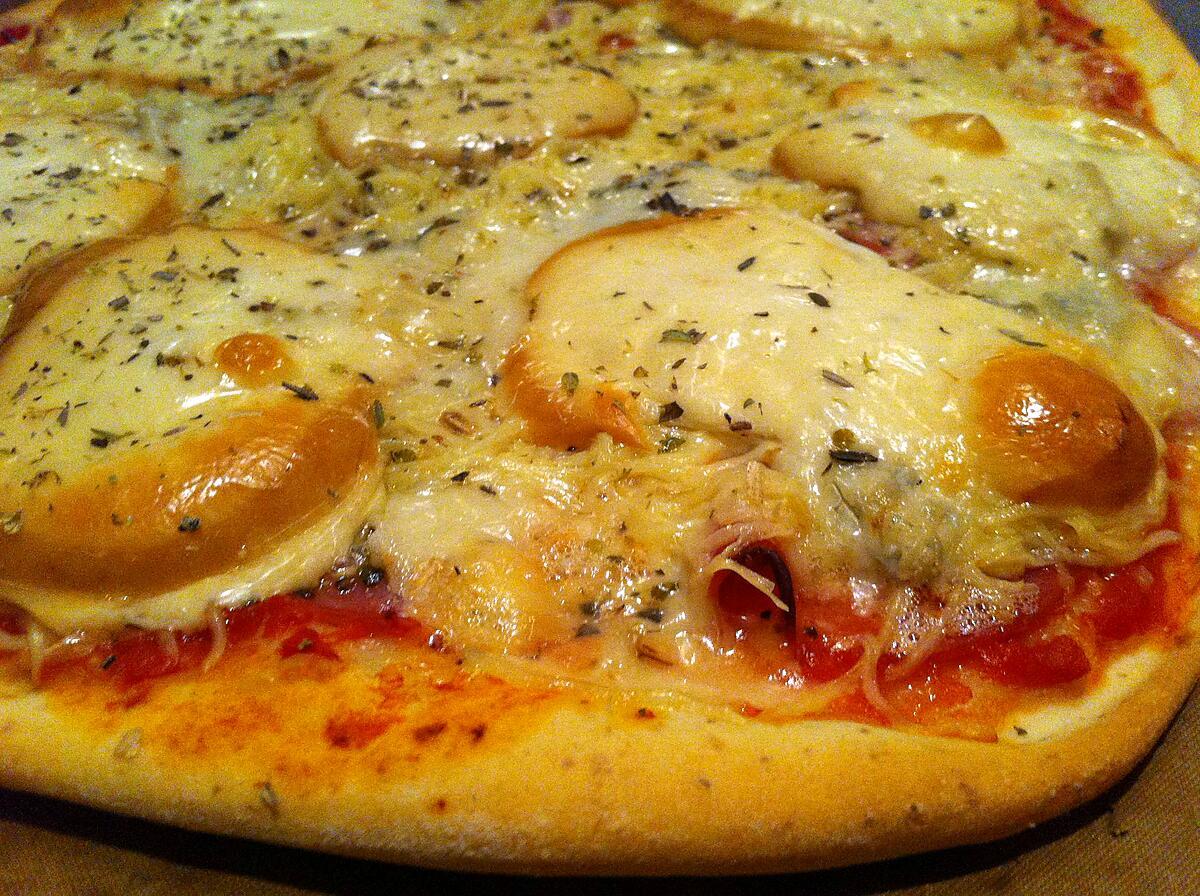recette Pizza "Volcano" scamorza, bacon et jambon fumé