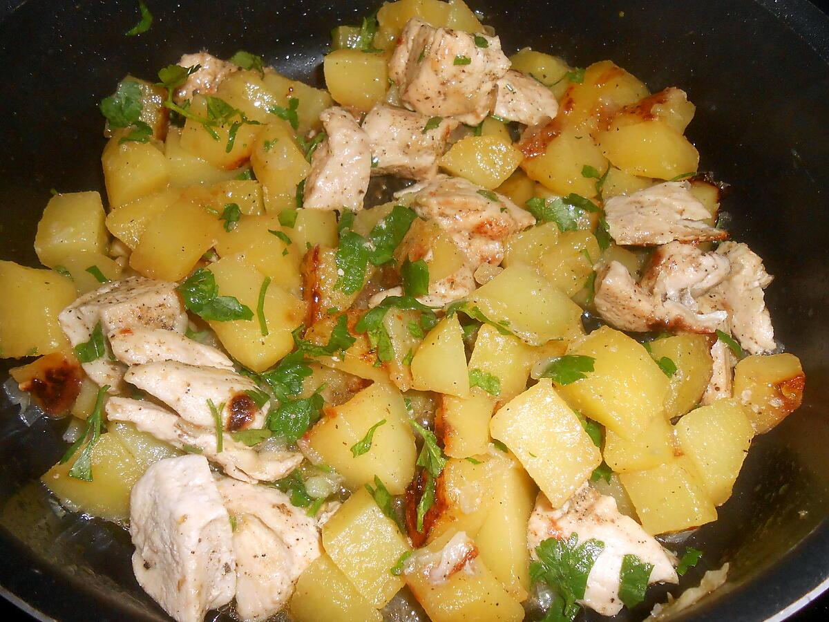 recette POELEE DE POULET POMMES DE TERRE OIGNONS