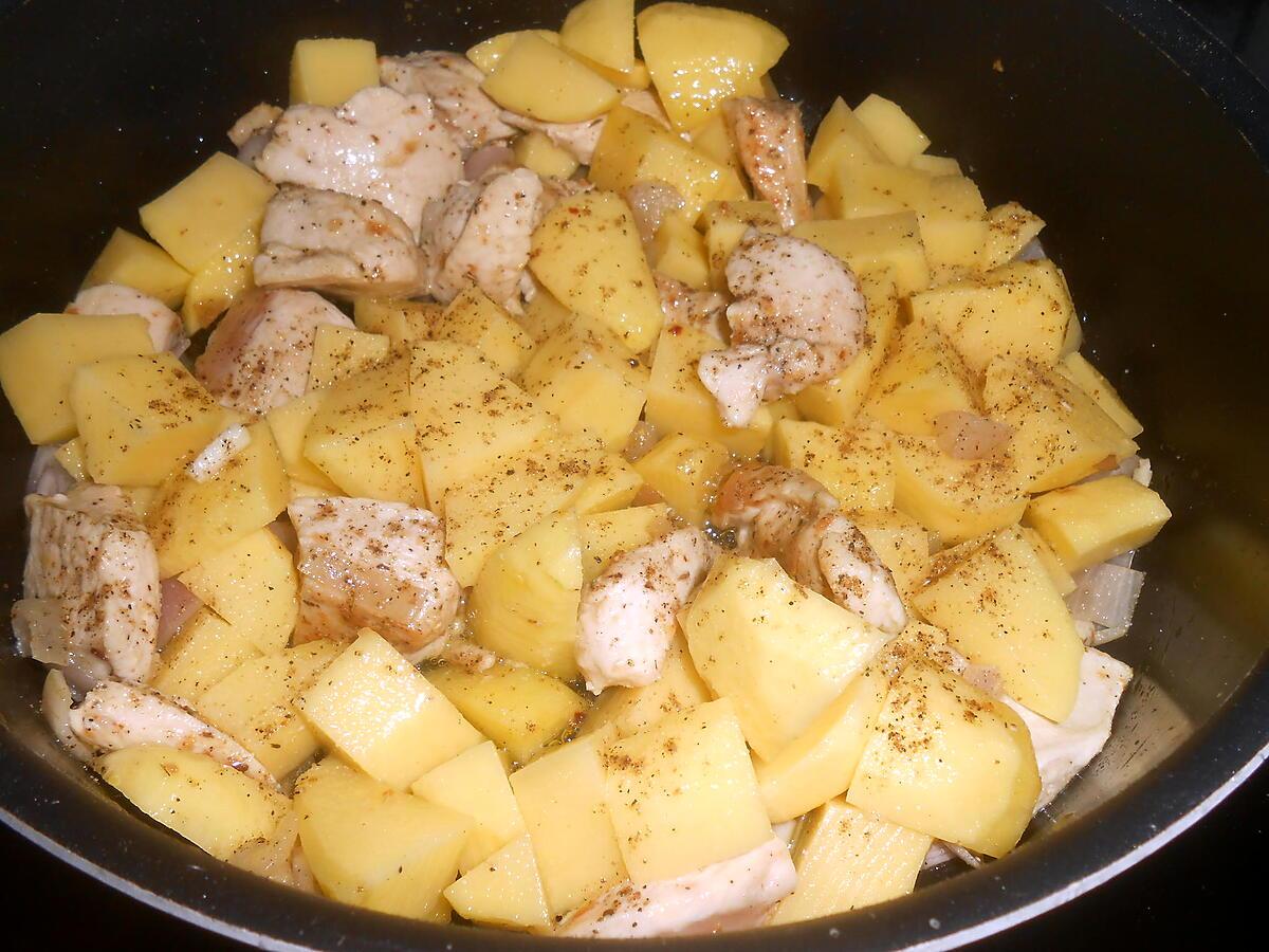 recette POELEE DE POULET POMMES DE TERRE OIGNONS