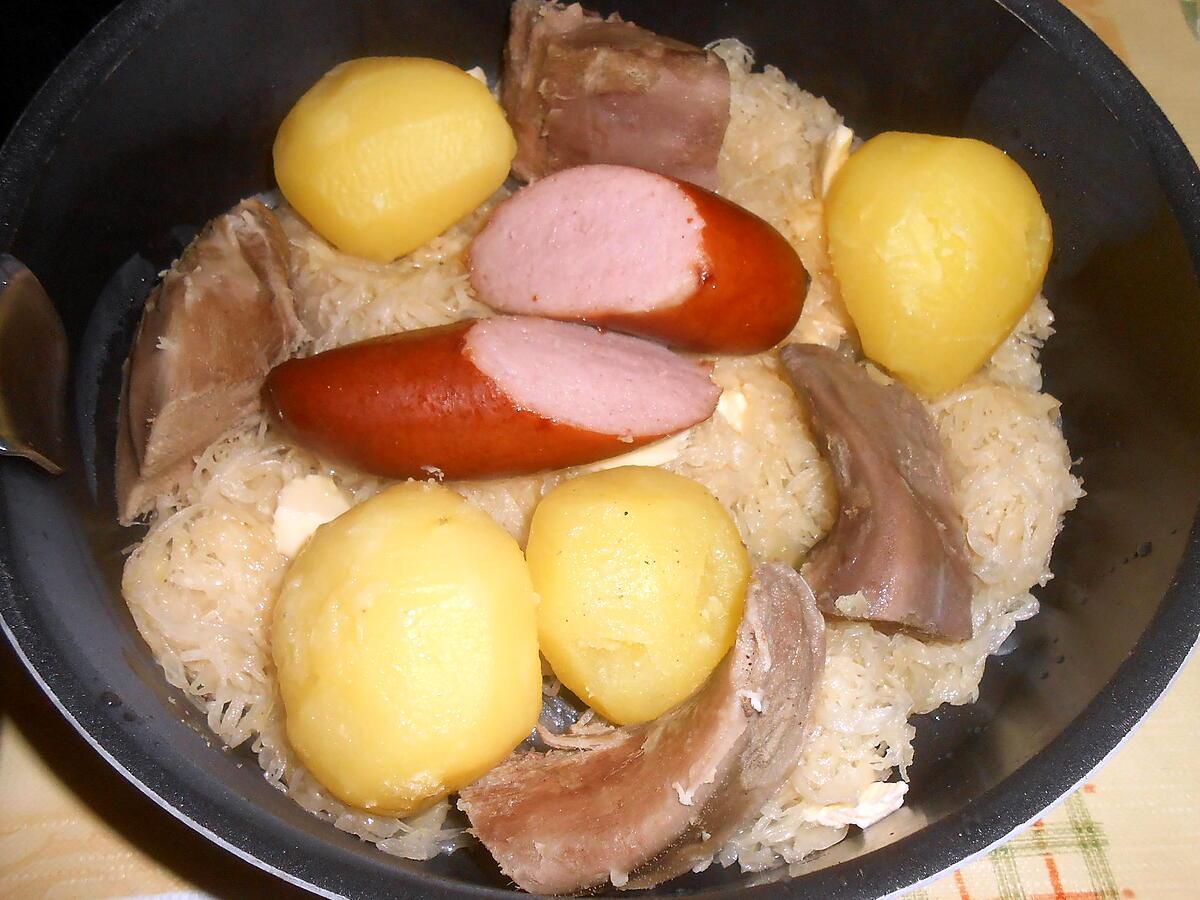 recette PETITE CHOUCROUTE AUX LANGUES DE PORC ET SAUCISSE FUMEE