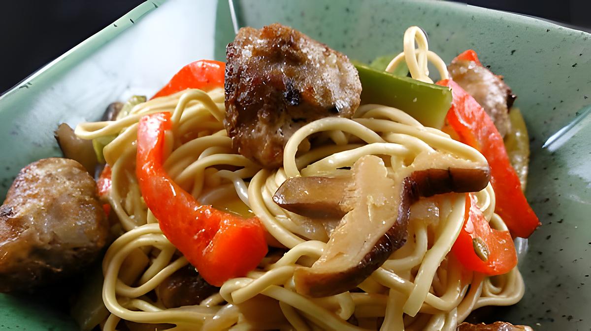 recette Lo Mein Nouilles sautées légumes boulettes