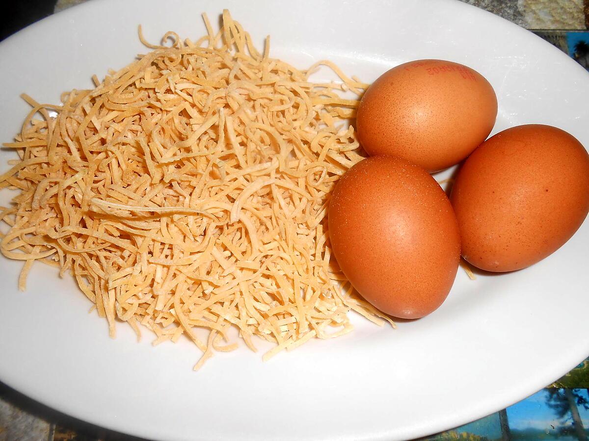 recette BOUILLON DE POULE AUX VERMICELLES MAISON ET OEUFS