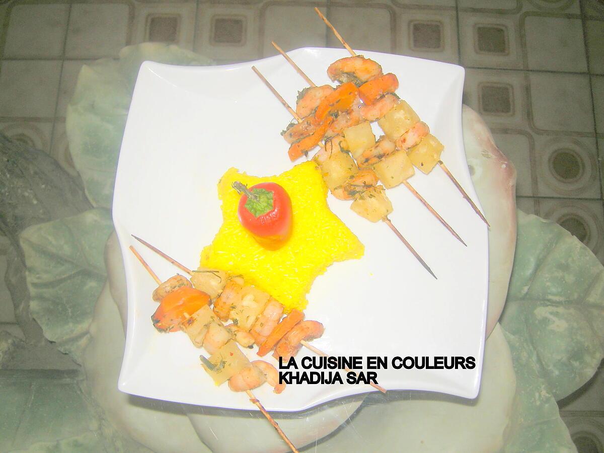 recette Brochettes de crevettes-ananas-carottes/riz safrané