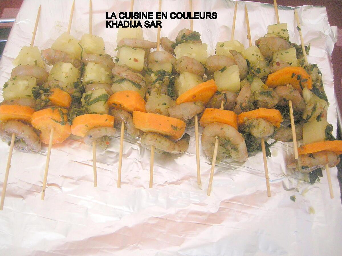 recette Brochettes de crevettes-ananas-carottes/riz safrané