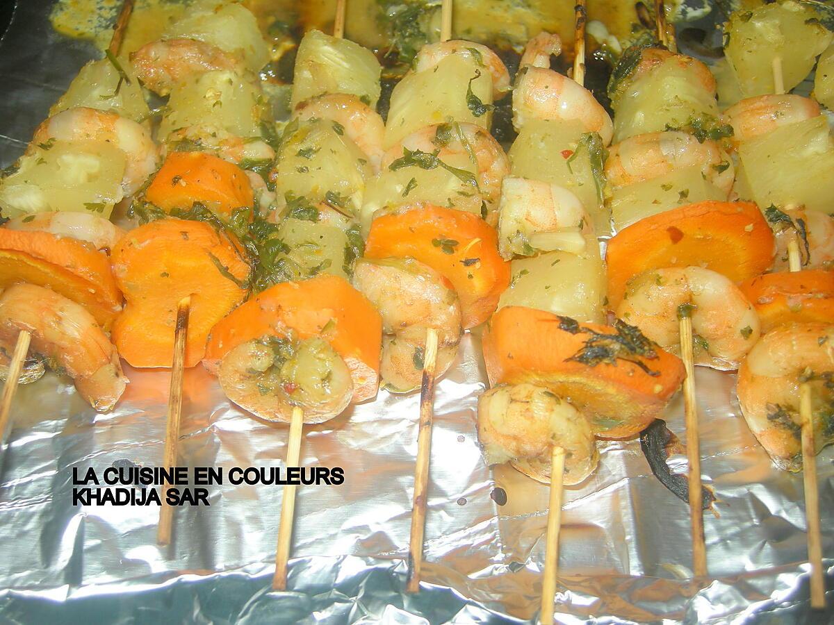 recette Brochettes de crevettes-ananas-carottes/riz safrané