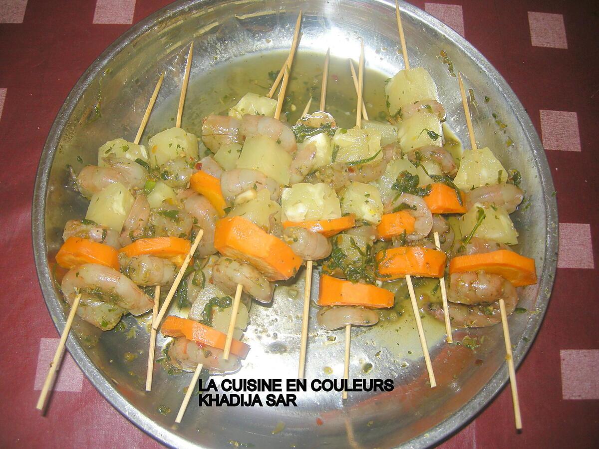 recette Brochettes de crevettes-ananas-carottes/riz safrané