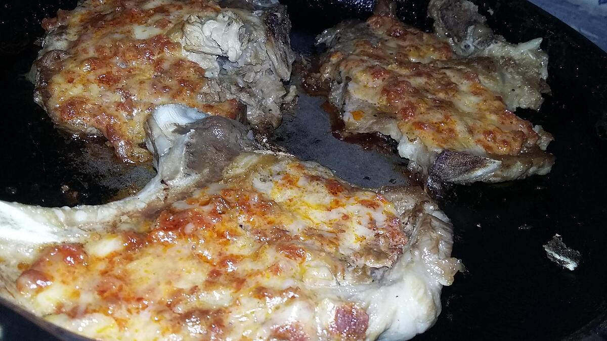 recette Côtes de porc gratinés au chorizo et fromage a raclette