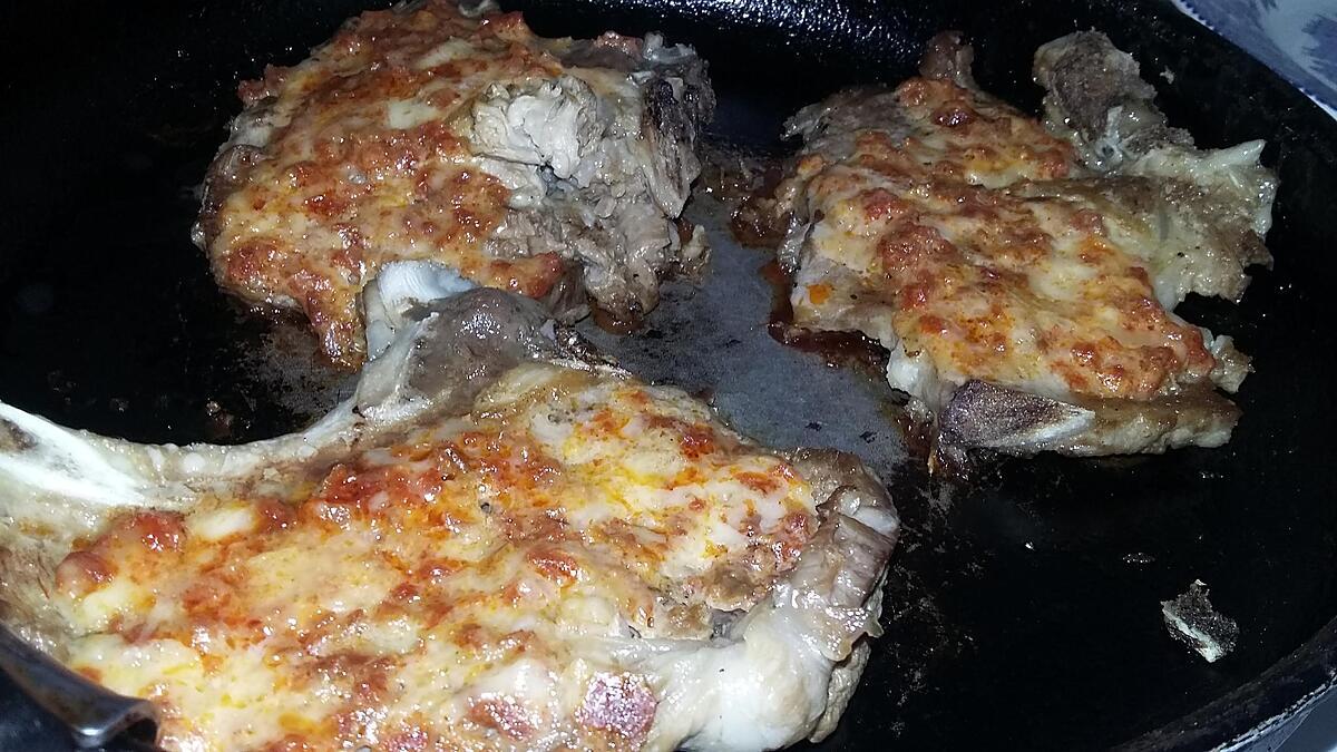 recette Côtes de porc gratinés au chorizo et fromage a raclette