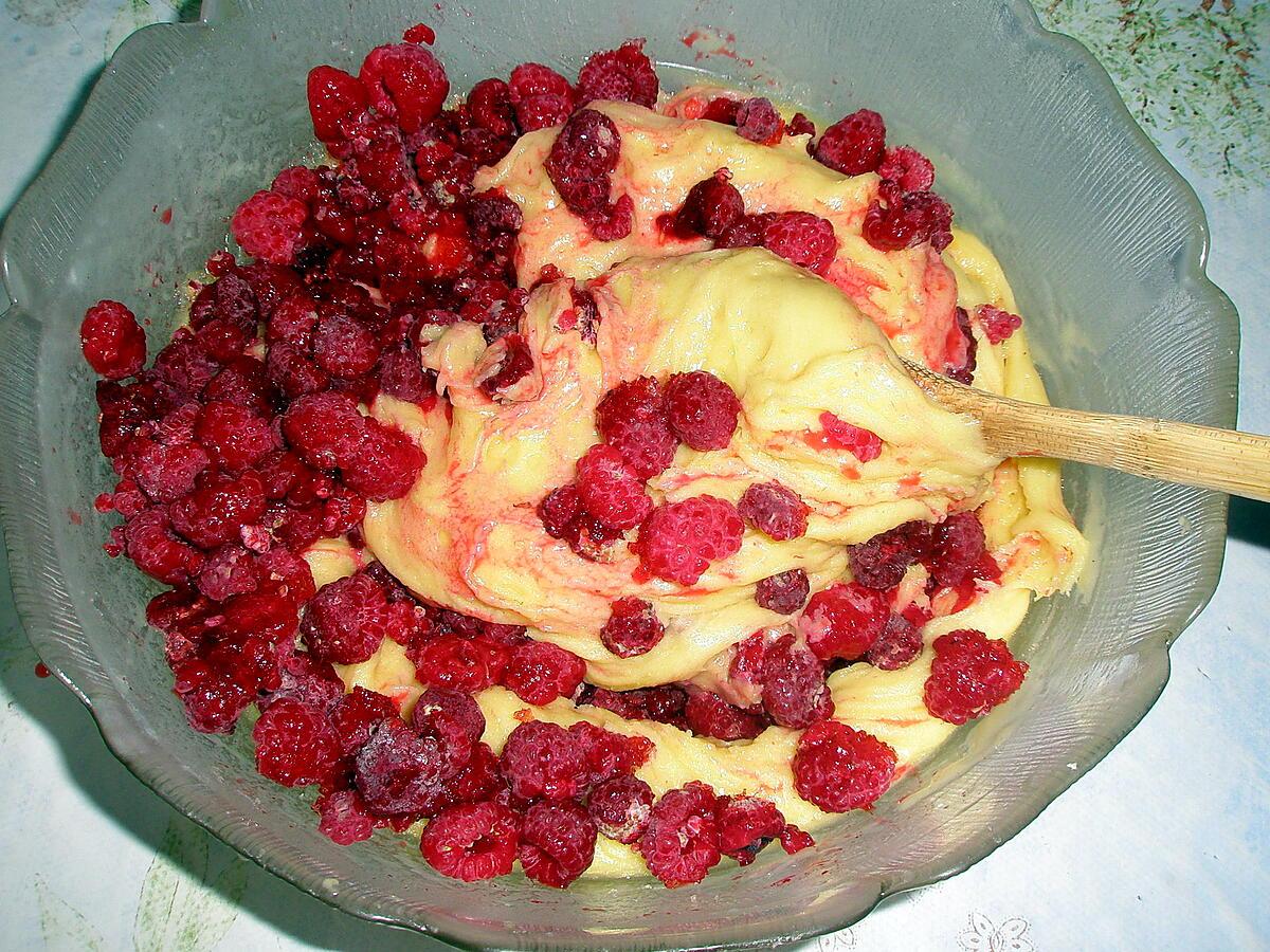 recette Cake aux framboises et chocolat blanc